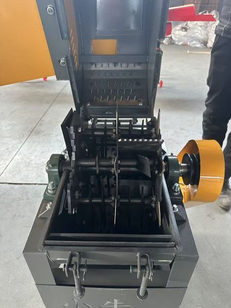 Измельчитель кормо-зерновой TAIFUN 3кВт TF-300 фото